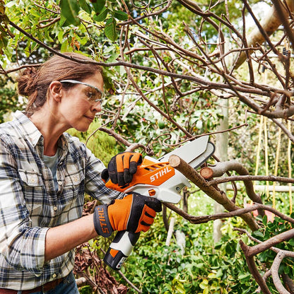 Stihl GTA 26 Gehölzschneider im Einsatz