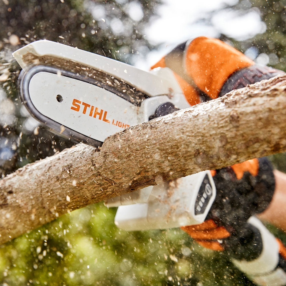 Stihl GTA 26 Gehölzschneider im Einsatz